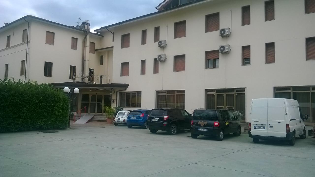 Hotel Da Beppe Chiesina Uzzanese Exterior foto